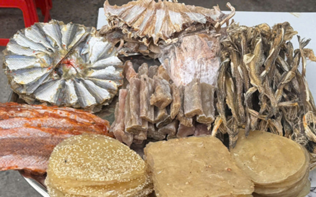 Tiệm Khô ToNy Quán - Lạc Long Quân