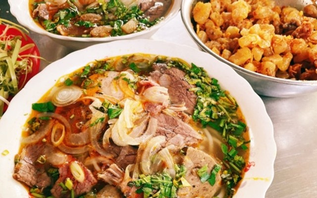 CÔ BÉ - Bún Bò Mỡ Nổi, Bún Riêu & Canh Bún Bánh Đa - Nguyễn Văn Hoa