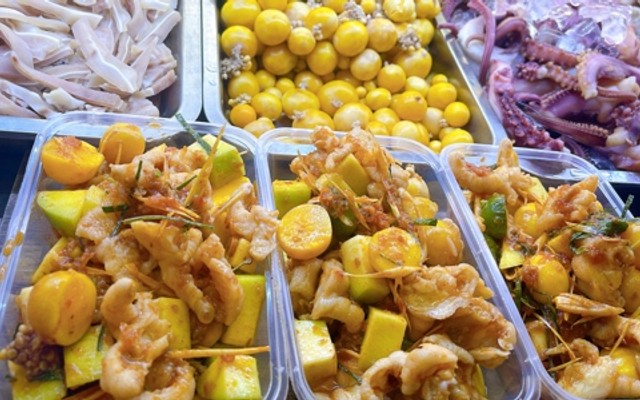 Chân Gà Sốt Thái - Em Út