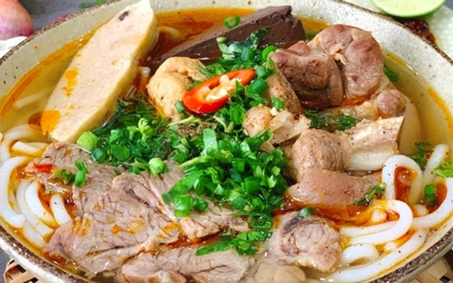 Bún Bò Huế, Mì Quảng & Ăn Vặt - Tiệm Nhà Moon - Ao Sen