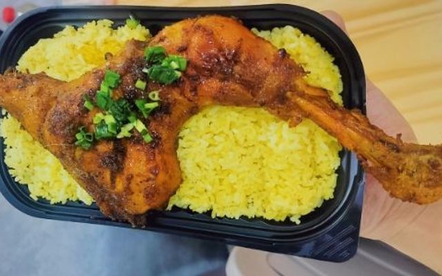 Cơm Gà 71 - Cơm Lá É, Cơm Sườn & Cơm Gà Nướng - 71 Trần Phú