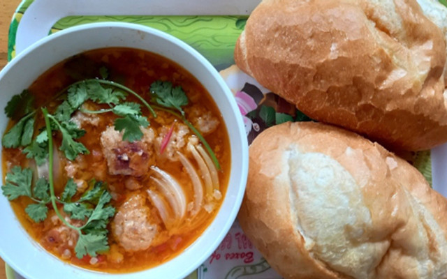 Chị Hai Ăn Vặt - Bánh Mì Xíu Mại - Vinhome Grandpark