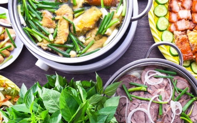 Quán Phúc Lâm - Cơm Gà & Lẩu Gà Lá É