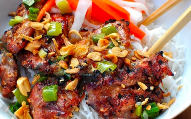 Ăn Vặt Kat Trần - Mỳ Trộn, Bánh Mỳ Nướng Muối Ớt & Caramel - Hoàng Mai