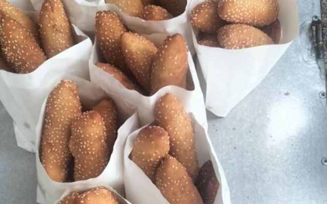 Bánh Tiêu Chợ Bình Tiên