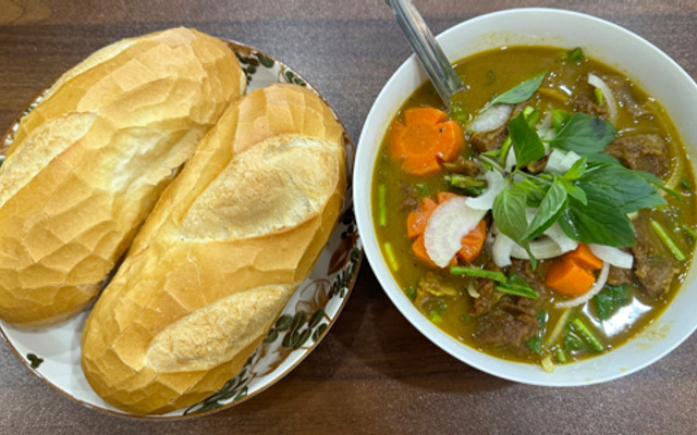 Thuỳ Dương - Bò Kho, Gà Tiềm Thuốc Bắc - Bờ Hồ Bún Xáng