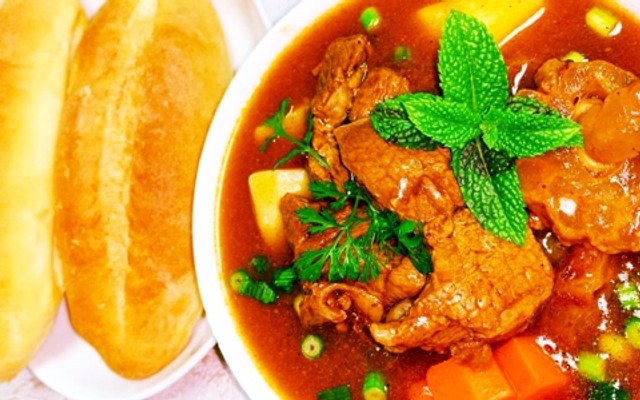 Bà Tuyết - Bánh Mỳ Xốt Vang - Trần Bình