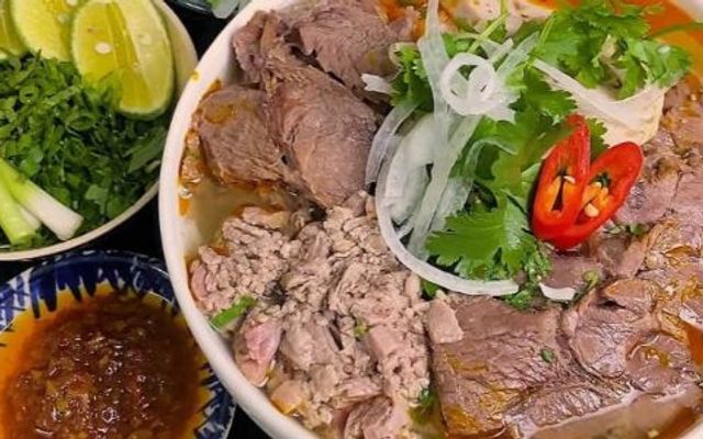 Cô Út - Bún Bò Huế - TA11