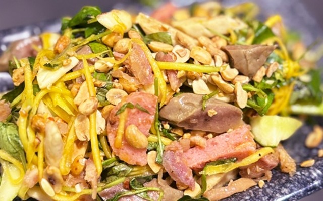 TIỆM NHÀ HÀ - Chân Gà Sốt Thái, Bánh Tráng & Tré Trộn - 17 Phạm Thế Hiển