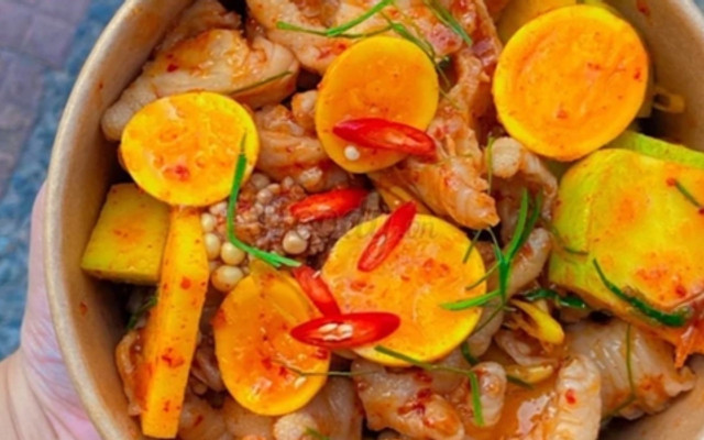 Chân Gà Sốt Thái & Bánh Tráng Trộn - Góc Cột Điện