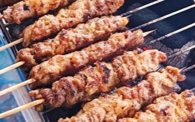 Chị Phương - Bánh Mì, Thịt Xiên Nướng & Trà Chanh