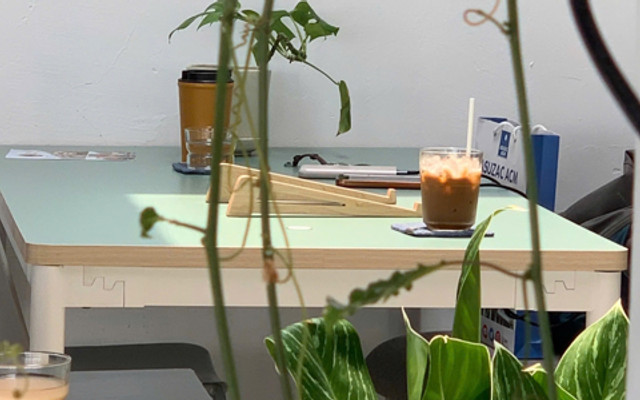 Kéo Ghế Ra Ngồi Cafe & Space - Đường B2