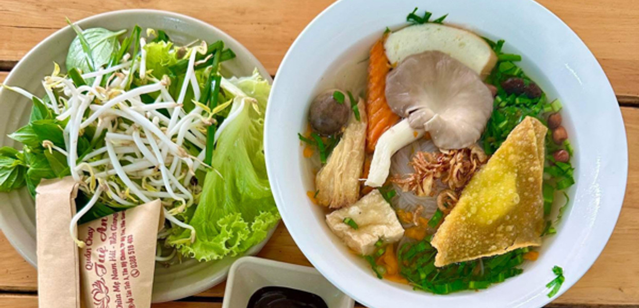 Quán Chay Tuệ An - Cơm Sườn Bì Chả Chay