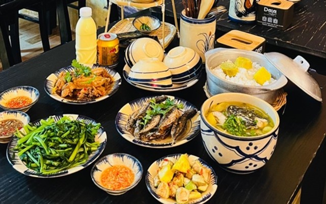 Tiệm Cơm Vĩ Tuyến 17 - Trương Văn Của