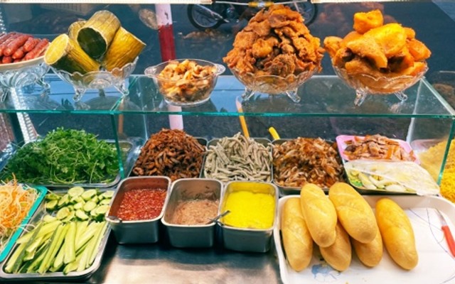 Bánh Mì Cô Bông Xứ Nẫu - Ngô Mây