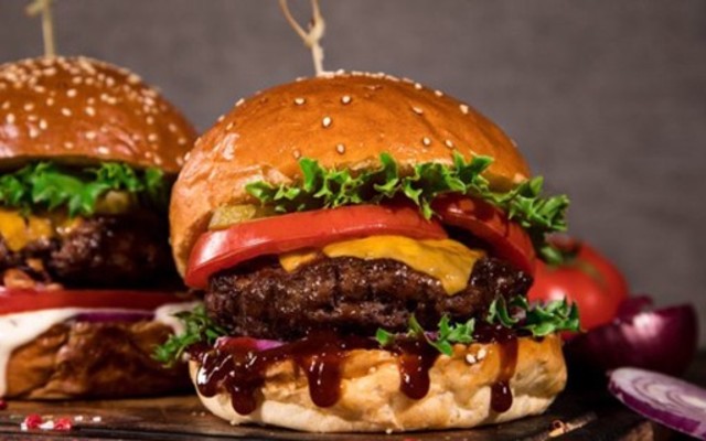 Nhà Bà Hai Tàu - Hamburger Bò Phô Mai, Bò Viên Chiên - Phạm Thế Hiển