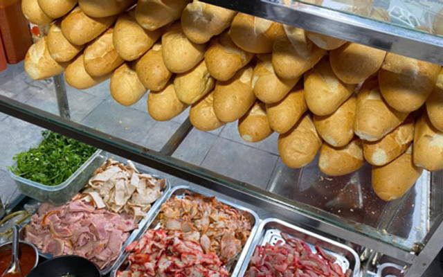 Bánh Mỳ Cô Linh