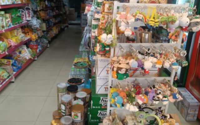 Quý Nga Mini Mart - Tạp Hóa - Quang Trung