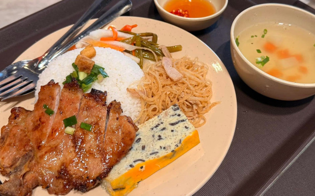 Chiến - Cơm Tấm Sườn - 495B Lê Văn Quới