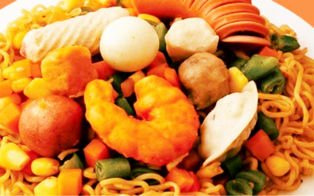 Tiệm Mì Trộn Indomie, Gà Ủ Muối Hoa Tiêu & Chân Gà - Xuân La