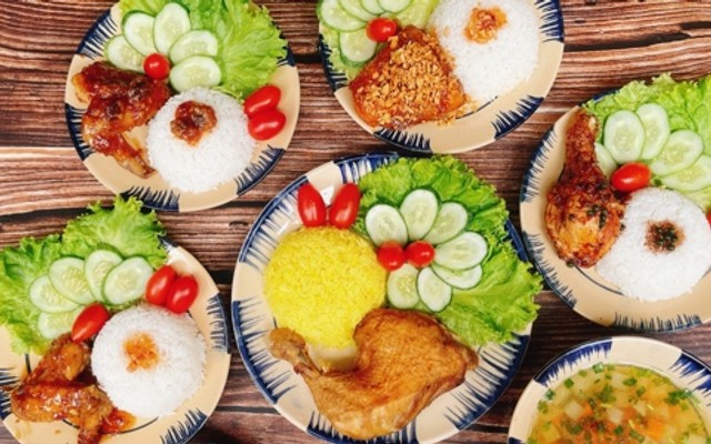 Bếp CÔ MÙI - Cơm Gà, Bò Kho & Nước Ép - Nguyễn Văn Cừ