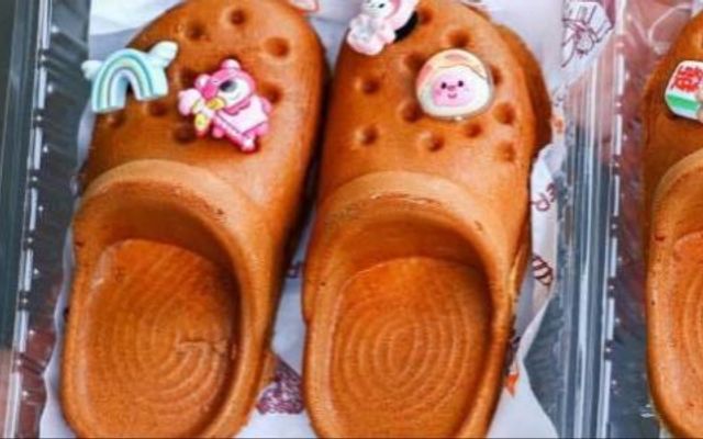 Ăn Vặt Em Dưa Hấu - Bánh Dép Crocs & Lạp Xưởng