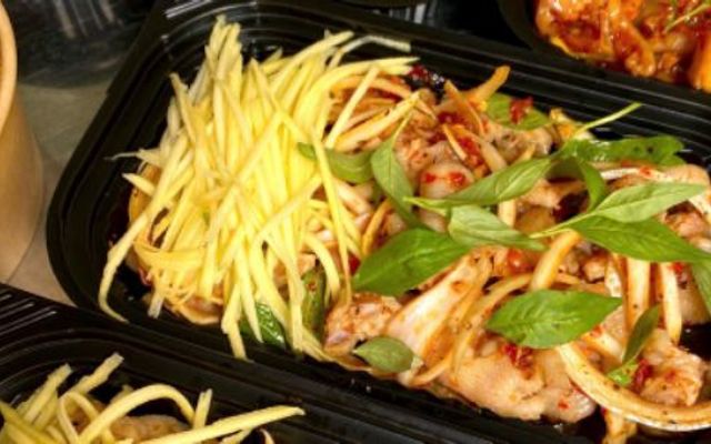 Ba Ngấn Mỡ - Bánh Tráng Lụi & Chân Gà Bóp