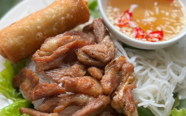 Bún Thịt Xào Chả Giò & Rau Câu Sữa Dừa Thạch Trái Cây - Phạm Đức Sơn