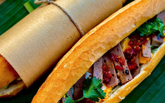 Bánh Mì Chả Bò Bi Mập - Đặc Sản Hội An