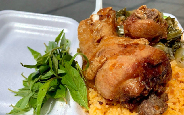 Cơm Gà Xối Mỡ Vân - 129 Lê Văn Nghề