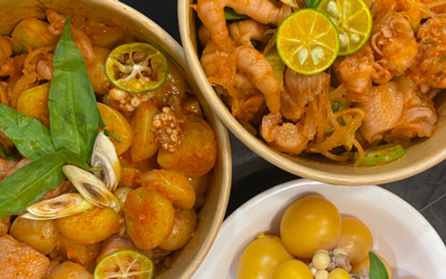 Chân Con Gà Sốt Thái