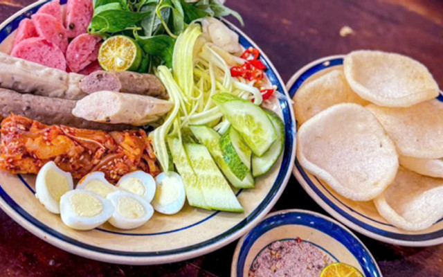 Cô Vịt - Tré Trộn, Bánh Tráng Trộn & Chân Gà Sốt Cay