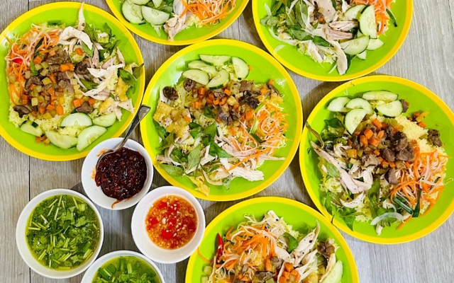 Cơm Gà Xé Tam Kỳ - Tôn Đức Thắng