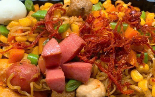 Bếp Ăn Đêm Gia Huy - Bánh Mỳ Nem Khoai & Mì Trộn Indomie