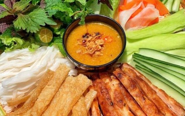 TUYẾT Nem Nướng Nha Trang - Nguyễn Ngọc Lộc
