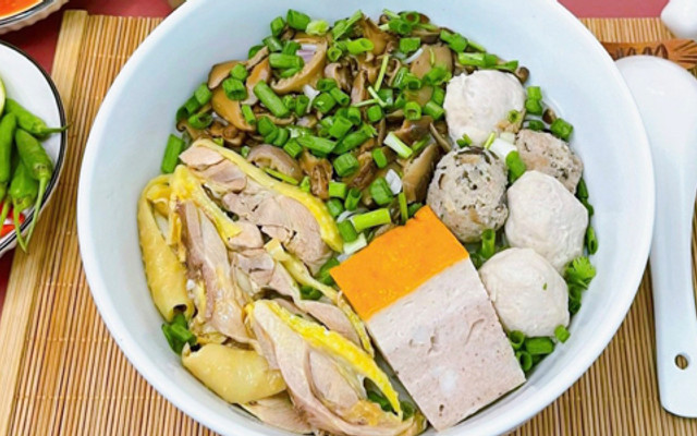 Tiệm Ăn Nhỏ - Cơm Tấm & Bún Mọc Gà