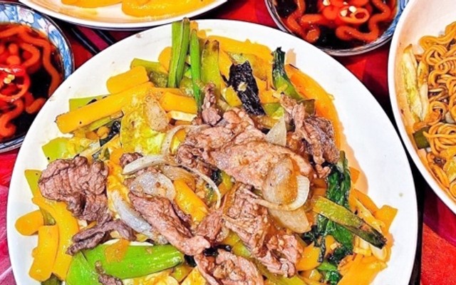 Chị Tuyết (Không Chi Nhánh) - Cơm Gà, Mì Trộn Xào & Bánh Tráng Trộn 