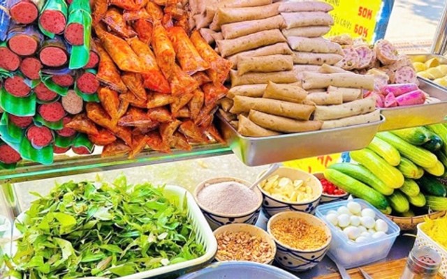 Chân Gà Sốt Thái Túk Túk