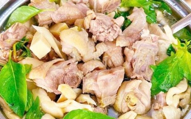 Anh Vy Đặc Sản Đà Lạt - Lẩu Gà Lá É