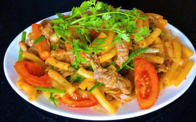 Cô Hằng - Nui Xào Bò, Mì Gói Xào Bò & Cơm Bò - Quốc Lộ 13