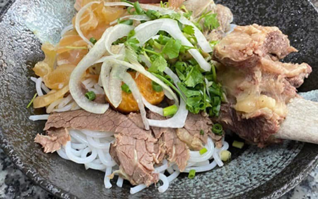 Bún Bò Huế & Nem Nướng Nha Trang - Lê Béo