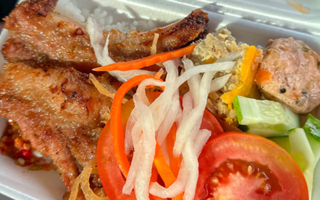 Cơm Sườn Bà Sáu