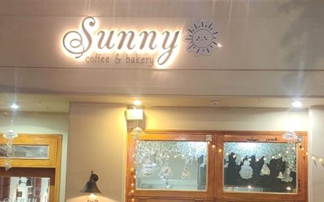 Sunny Coffee & Bakery - Cách Mạng Tháng 8