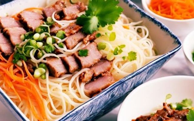Bún Thịt Nướng, Bánh Mì Chảo & Mì Trộn Quán Quân