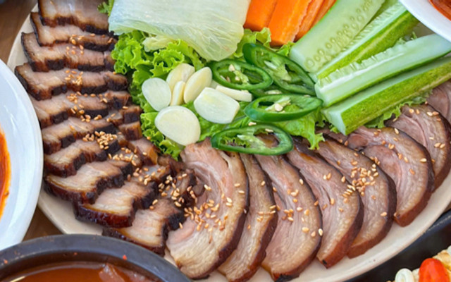 Teok Korean Food - Bossam & Jokbal - Nguyễn Văn Quá