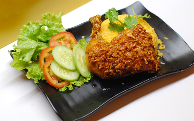 Cơm Gà Mắm Tỏi 62 - Huỳnh Khương An