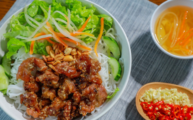 Lê Dung - Bún Thịt Nướng & Bún Bò Xào