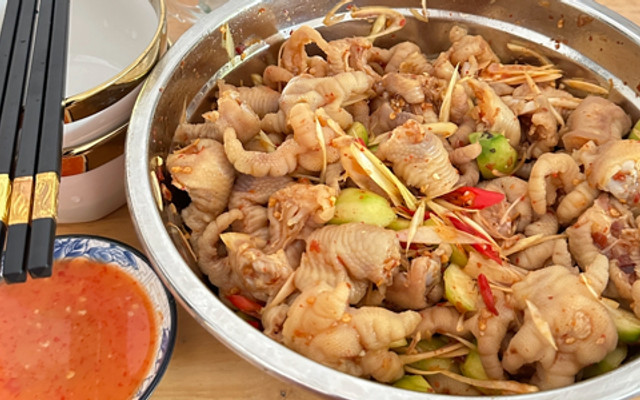 Ling Ling Trà Trái Cây Tươi & Sữa Tươi Trân Châu Đường Đen - Chân Gà Rút Xương Sốt Thái - Nguyễn Ái Quốc