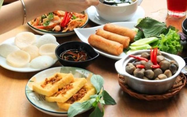 Tâm Hậu - Nhà Hàng Chay - Lâm Văn Bền