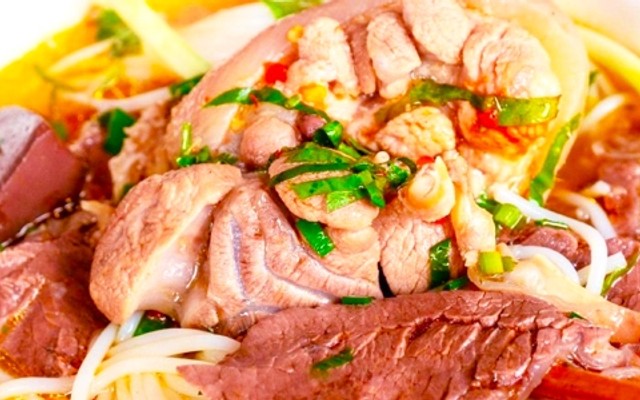 O Hồ - Bún Bò Huế & Lẩu Gà Lá É